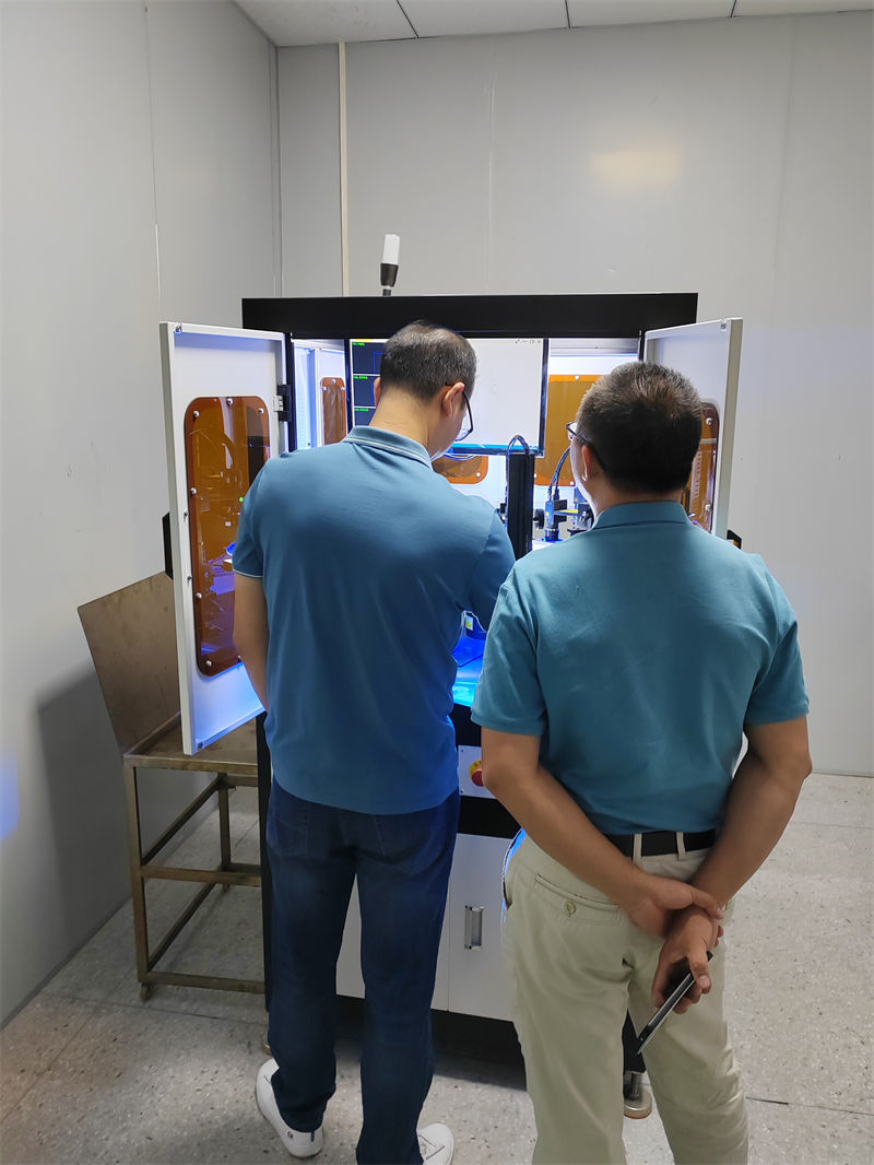 usdt九游会老哥俱乐部视觉智能模具保护器安装现场 (8)